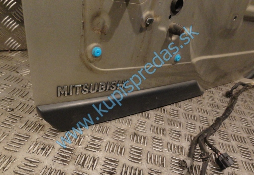 Kufrové dvere MITSUBISHI PAJERO